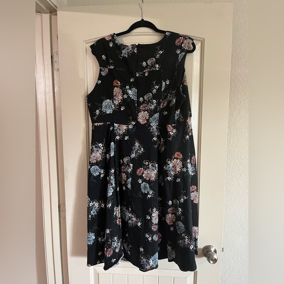 Torrid Floral Pleated Fit & Flare Dress - Picture 4 of 5